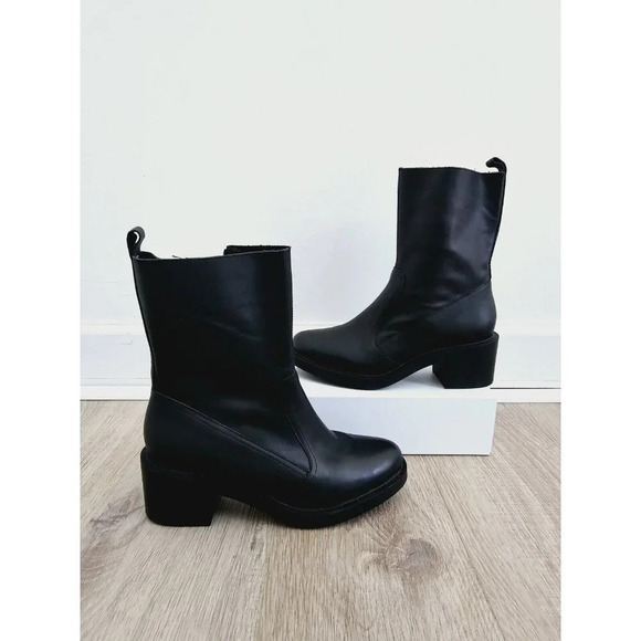 Andre Assous Gloria Chelsea Bootie Leather Black Biker Goth Block Heel Boots 9.5 - Picture 1 of 11